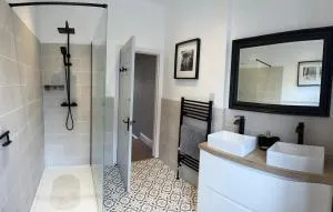 Four Bedroom High Spec Victorian Townhouse - West Bradford