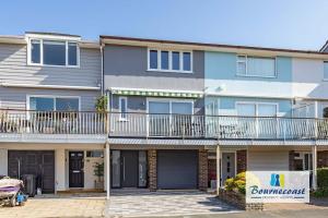 BEACHSIDE by BOURNECOAST - A Waterside Townhouse with Harbour Views and a Balcony - HB9602