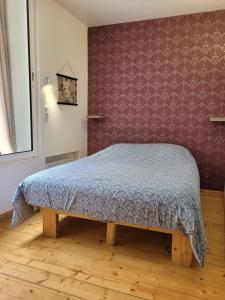 Avec CLIMATISEUR L'etablissement APPARTEMENTS DESIGN, vous propose 4 appartements neufs, NETFLIX, lits faits a votre arrivee, serviettes de toilette, Menage, Wifi, en hyper centre ,Plage a 190m, BOX a Velos, paiement 3 fois sans frais, prix tout compris : photos des chambres