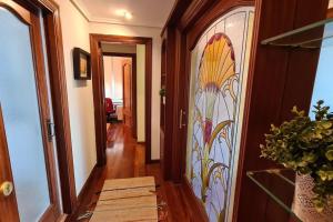 Exclusivo piso luminoso y cálido en Santander, con parking gratuito y ascensor con acceso directo al apartamento