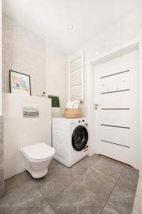 Manufaktura Residence - Apartament z Parkingiem i Dwoma Łazienkami