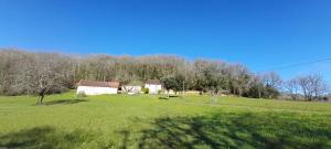 Authentique ferme périgourdine, à 5km au sud de Sarlat, 1km de la rivière