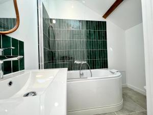 Villas Villa Rosa65 - Piscine exterieure - Salle de sport - Sauna prive : photos des chambres