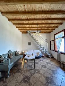 Villa Pounta Family