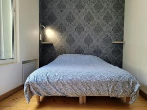 Avec CLIMATISEUR L'etablissement APPARTEMENTS DESIGN, vous propose 4 appartements neufs, NETFLIX, lits faits a votre arrivee, serviettes de toilette, Menage, Wifi, en hyper centre ,Plage a 190m, BOX a Velos, paiement 3 fois sans frais, prix tout compris : photos des chambres