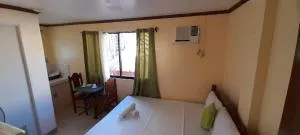 CORALYN'S PLACE small room - 长滩岛