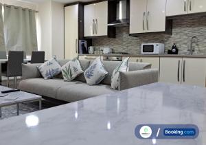 Modern 2 Bed 2 Bath Apartment Free Parking