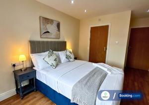 Modern 2 Bed 2 Bath Apartment Free Parking