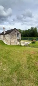 jolie maison au bord du canal - Cry