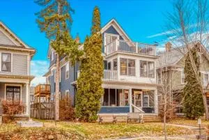 Treetop Apartment in the Heart of MPLS - 明尼阿波利斯 Treetop Apartment in the Heart of MPLS - 明尼阿波利斯