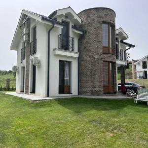 Crown house