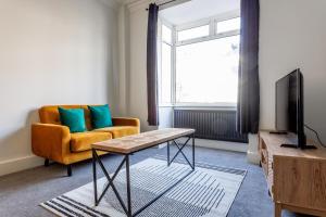 3 Br Home Perfect For Big Groups