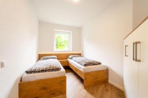 Moderne Ferienwohnung mit SUPs, Balkon und Parkplatz