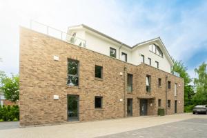 Moderne Ferienwohnung mit SUPs, Balkon und Parkplatz