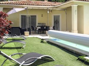 Maisons de vacances Holiday Home Au Romarin by Interhome : photos des chambres