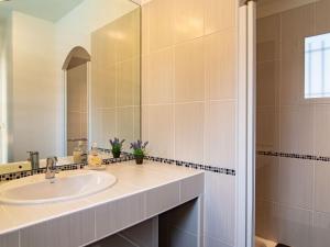 Maisons de vacances Holiday Home Au Romarin by Interhome : photos des chambres