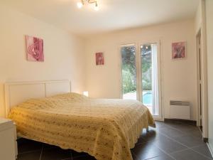 Maisons de vacances Holiday Home Au Romarin by Interhome : photos des chambres