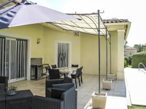 Maisons de vacances Holiday Home Au Romarin by Interhome : photos des chambres