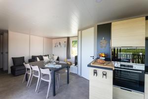 Chalets Oihana grand chalet de 2 a 6 pers climatise avec piscine vue et calme a Hasparren-Pays Basque : photos des chambres