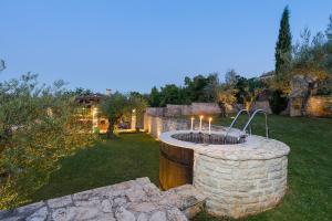 Villa ARtIEN with swimming pool