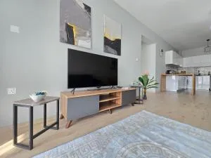 Luxurious 1-Bedroom Apartment with Pool View at Caesar Resort - Perivolia tou Trikomou