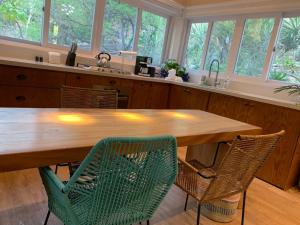 Modern Loft Downtown and surrounded by nature