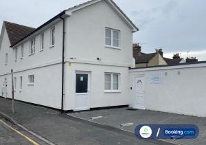 Stylish 1 bedroom flat with free parking