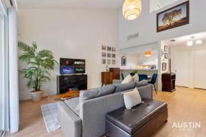 Waterfront Loft w Park View with Pool and Dock Access