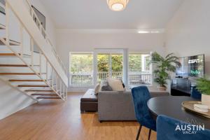 Waterfront Loft w Park View with Pool and Dock Access