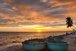 Coconut Beachfront Villa - Mui Ne