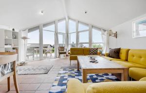 Stunning Home In Allingåbro With Wifi