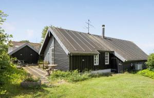 Stunning Home In Allingåbro With Wifi