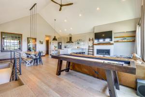Hot Tub & Mtn Views: Townhome in Granby!
