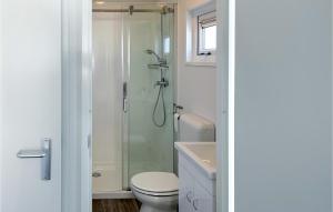 Awesome Home In Scherpenisse With Wifi