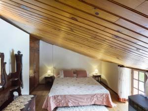 Maisons de vacances Gite en pierre avec piscine : Maison 3 Chambres