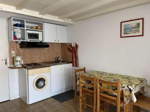 Appartements Maison cabine mezzanine 6 couchages PORT LEUCATE NATURISME PL070-103 : photos des chambres