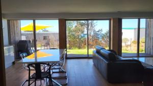 Appartements La boite a coucou, Appartement pour 6 personnes, avec jardin , vue mer, a 400 m de la plage pors mabo : photos des chambres