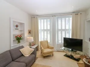 1A Carmelite Street - Macduff