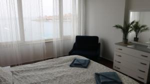 Two Worlds Sea View Apartment