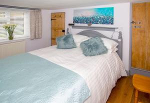 Luxury cottage, 15 mins to beach, 2 mins to town