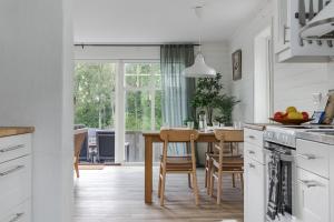 Lakeview spacious family home