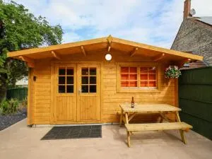 Log Cabin - Amber Glow - Baltonsborough