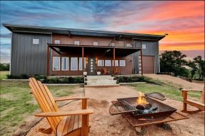 Enchanted Rock Ridge - Cowboy Pool - Hot Tub - Firepit