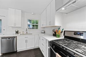 Quaint 3 Bedroom House with Huge Yard