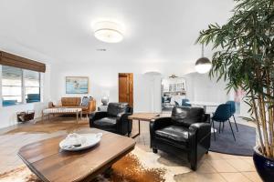 Waterlily Creekside Getaway