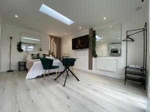 Luxury Garden Suite in Dagenham - Free Parking