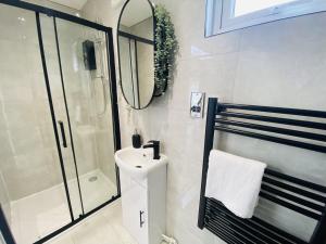 Luxury Garden Suite in Dagenham - Free Parking