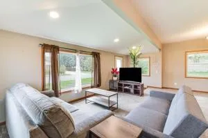 Serene Devils Lake House with Deck and Fire Pit! - Langdon