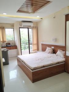 Independent Park facing Studio Flat