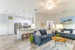 Bright Rockport Vacation Rental with Community Pool! - Palm Harbor